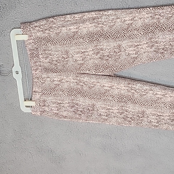 Banana Republic Cropped Avery Pants in Snake Print Size 2 SKU 0027 - Picture 2 of 8